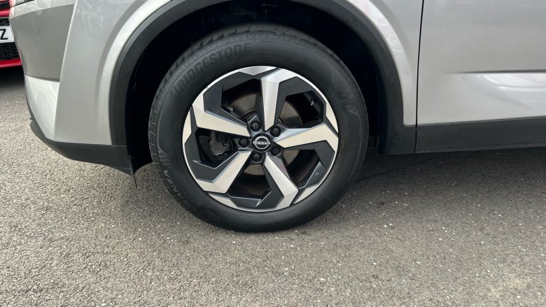 Nissan Qashqai 1.3 DiG-T MH N-Connecta 5dr Petrol Hatchback